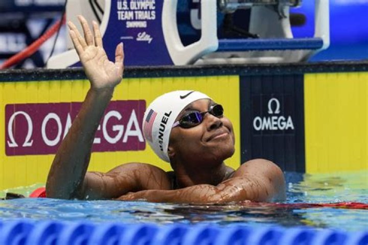 Did simone manuel make the olympic team?