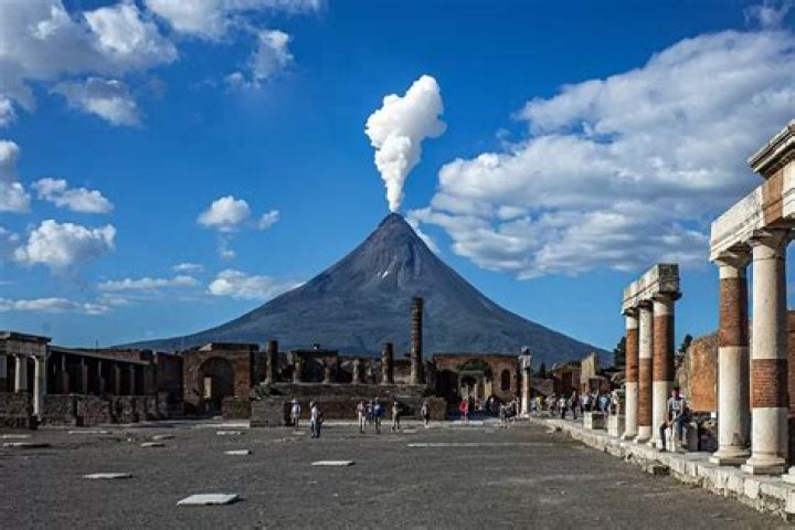 Did vesuvius affect naples?