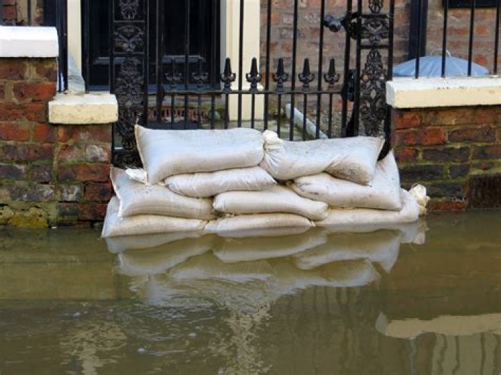Do sandbags prevent flooding?
