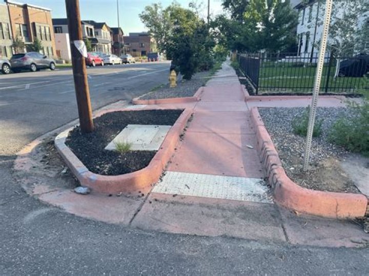 Do sidewalks need reinforcement?
