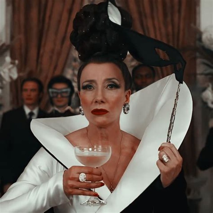 Does baroness die in cruella?