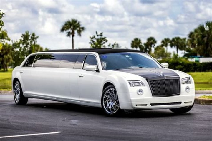 Does chrysler make limos?