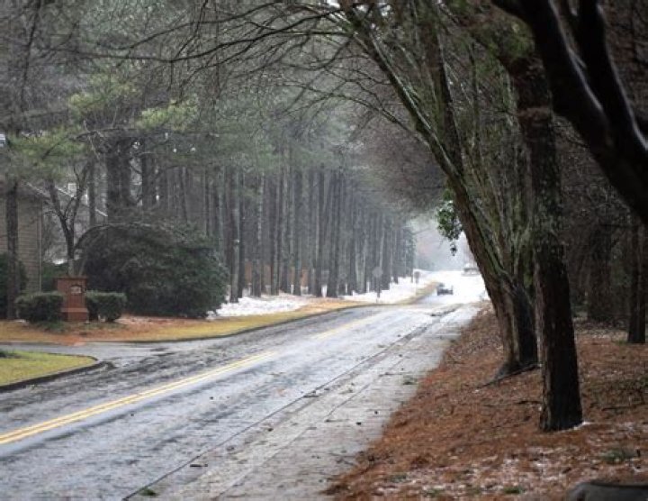 Does it snow in elberton ga?