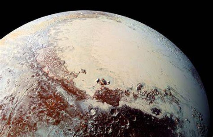 Does pluto have an atmosphere?
