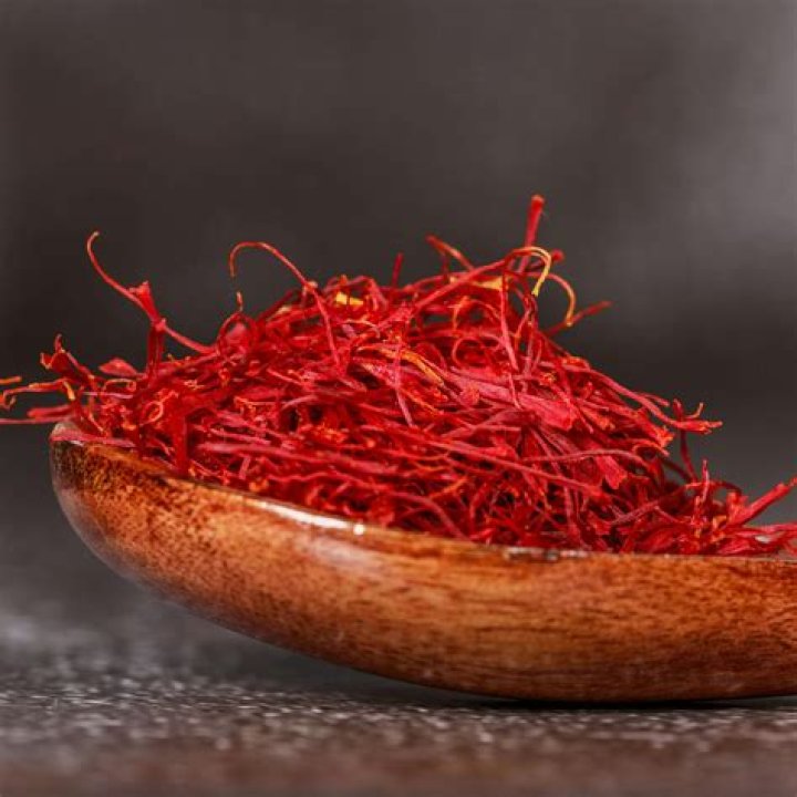 Does saffron contain safrole?