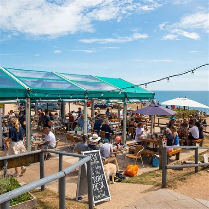 Has bridport got a beach?