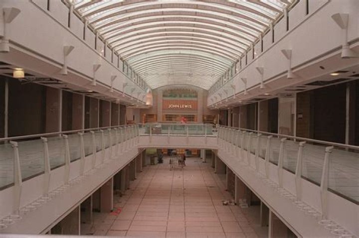 Has cribbs causeway gone into administration?