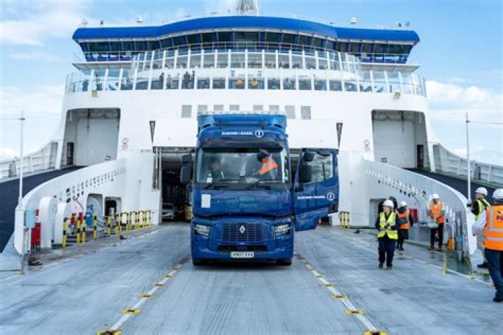 Is kuehne nagel a freight forwarder?