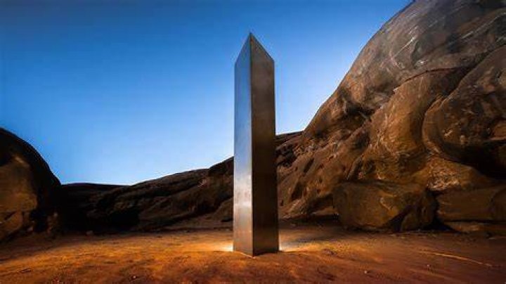 Was does monolithic mean?