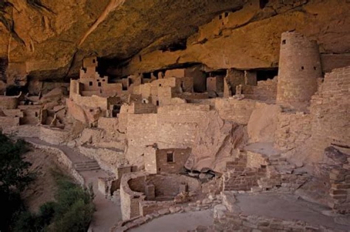 What civilization used kivas?