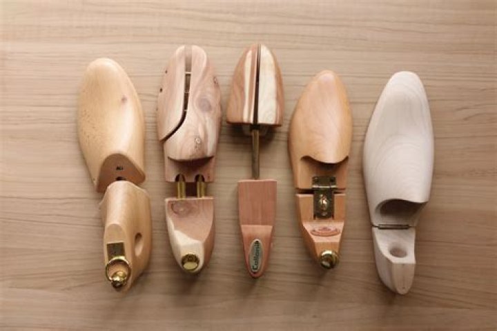 What do shoes on trees mean?