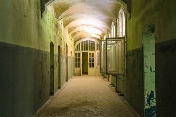 When did sanatoriums close?