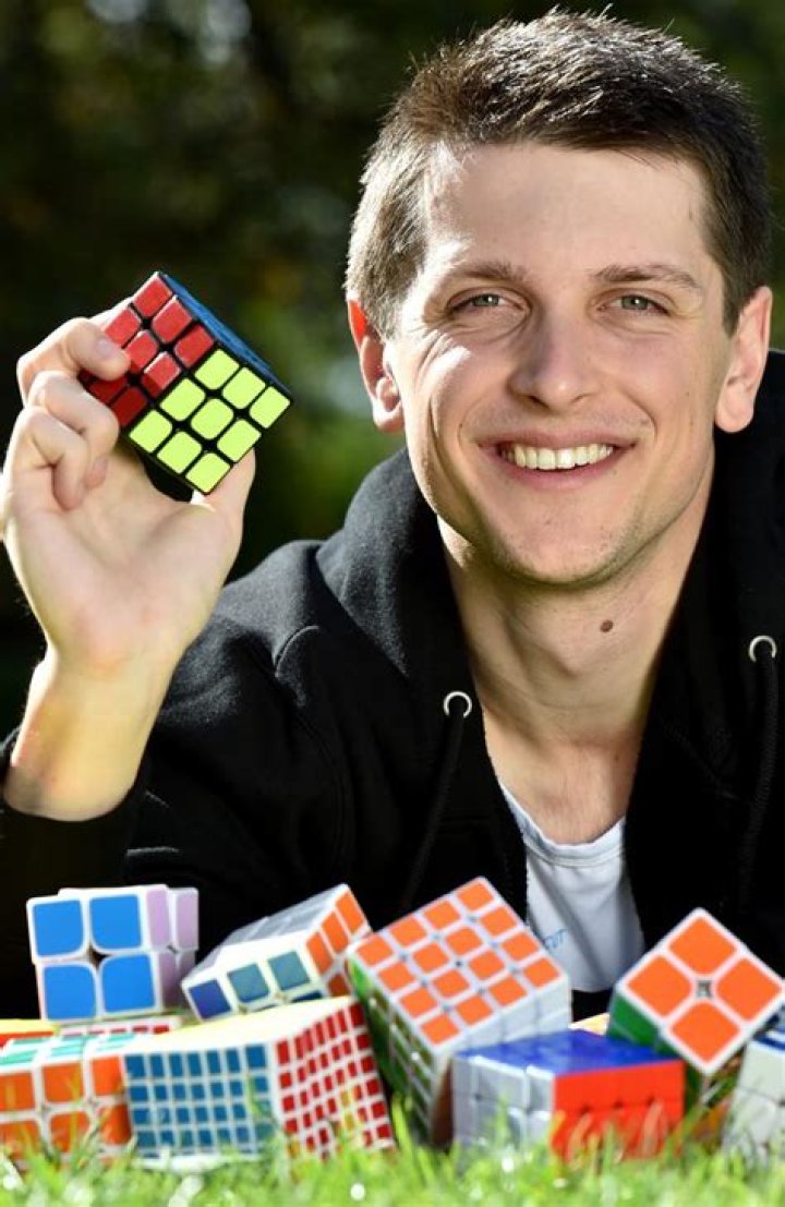 Where does feliks zemdegs work?