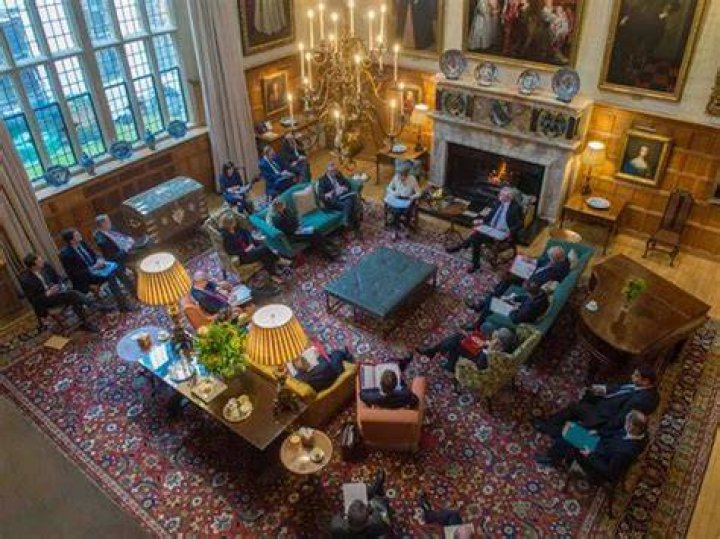 Where is chequers pm residence?