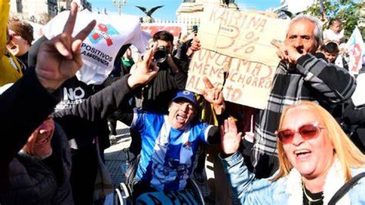 Who overturns a veto?