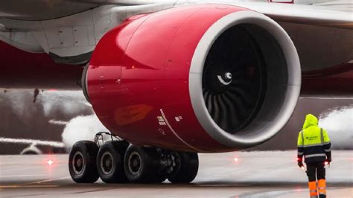 Whose engine on boeing 777?